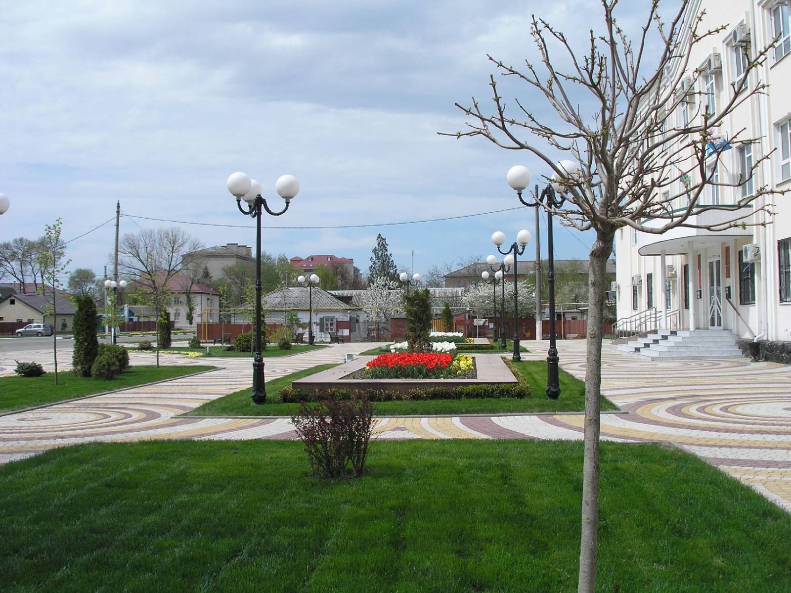 Площадь у райадминисрации Приморско-Ахтарска