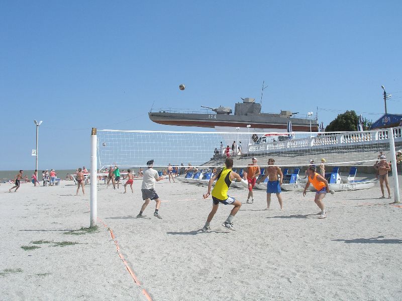 Пляжный волейбол на набережной Приморско-Ахтарска